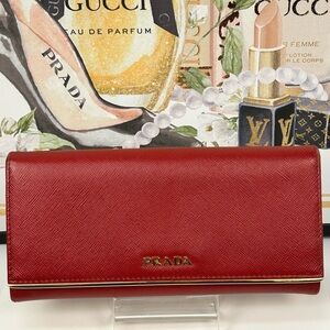 PRADA Saffiano Continental Wallet- Red 😍❤️🔥